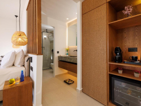 Deos Luxury Suites - Adults Only