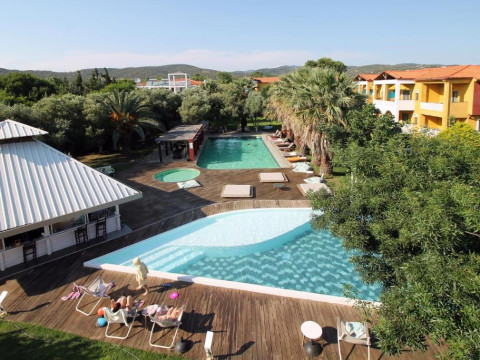 Despotiko Apartment Hotel  Suites