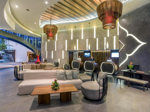 Holiday Inn Phuket Karon Beach Resort