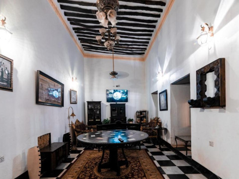 Dhow Palace Hotel