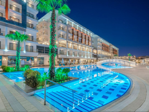 Diamond De Luxe Hotel And Spa