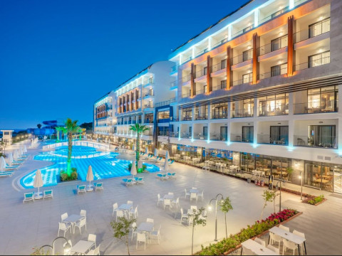 Diamond De Luxe Hotel And Spa