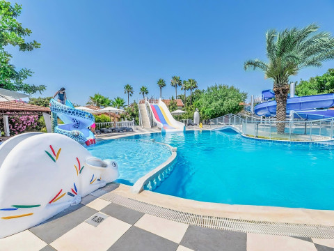Riverside Garden Resort (Alsancak)