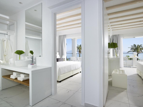 Dimitra Beach Hotel & Suites