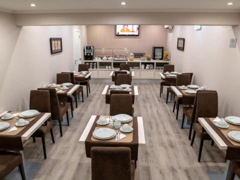 Dinya Lisbon Hotel & Lounge Bar