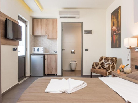 Dionisos Hotel