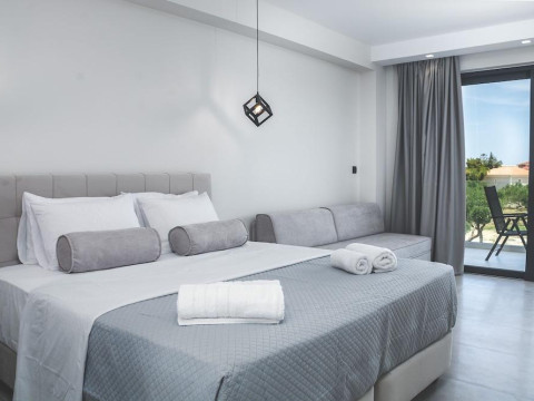 DIONISOS LUXURY SUITES