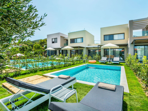Dionisos Luxury Villas