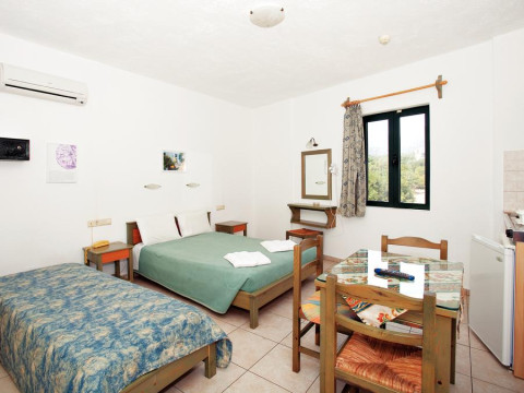 Dionysos Apartments and Studios