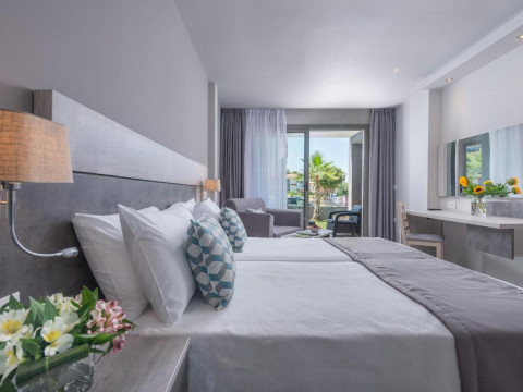 DIONYSOS HOTEL & SUITES