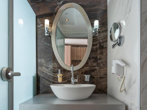 DIONYSOS HOTEL & SUITES