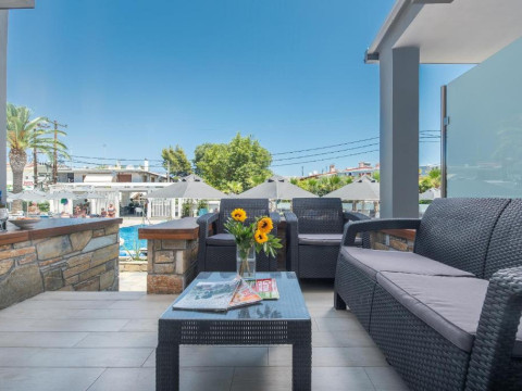 Dionysos Hotel & Suites