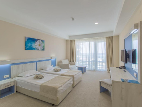 DIT EVRIKA BEACH CLUB HOTEL
