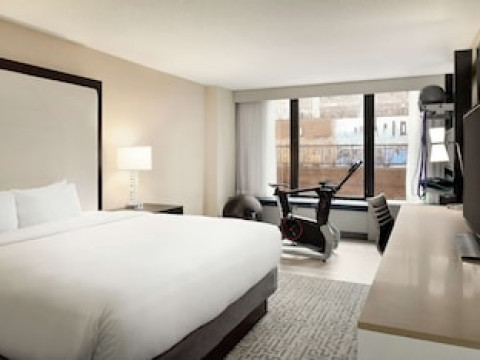 DOUBLETREE BY HILTON CHICAGO - MAGNIFICENT MILE