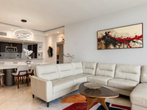 DOUBLETREE BY HILTON GRAND BISCAYNE BAY