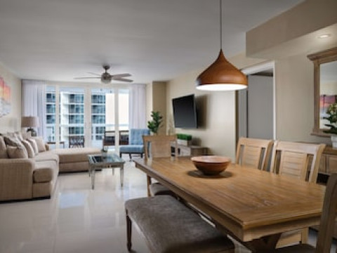 DOUBLETREE BY HILTON GRAND BISCAYNE BAY