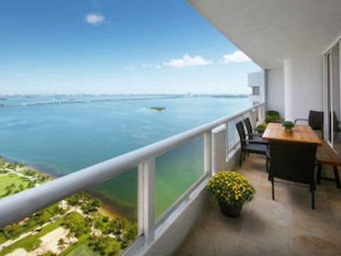 DOUBLETREE BY HILTON GRAND BISCAYNE BAY