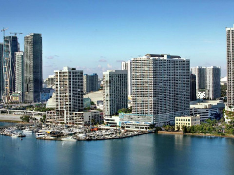 DoubleTree by Hilton Grand Hotel Biscayne Bay