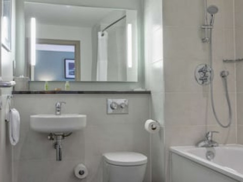 DOUBLETREE BY HILTON LONDON ANGEL KINGS CROSS
