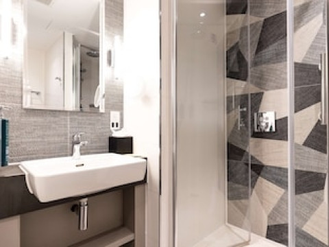DOUBLETREE BY HILTON LONDON WEST END