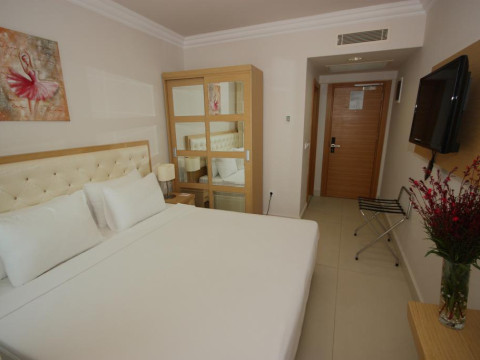 Dragut Point North Hotel