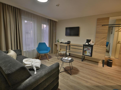 Ea Hotel New Town