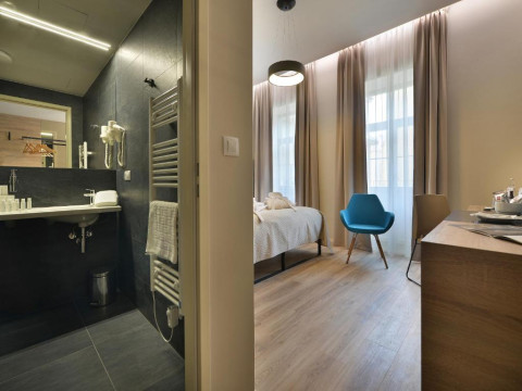 Ea Hotel New Town