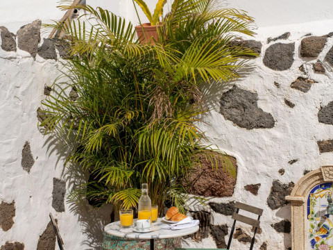 El Charco Suites