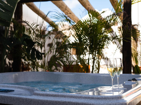 El Charco Suites