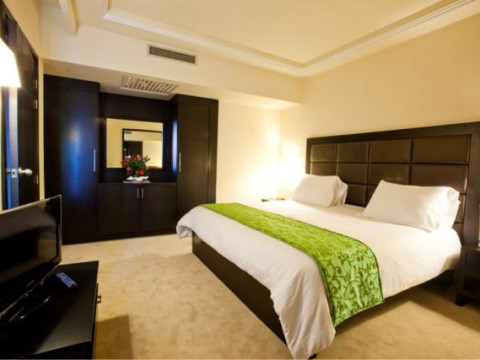 Crystal Green Bay Resort