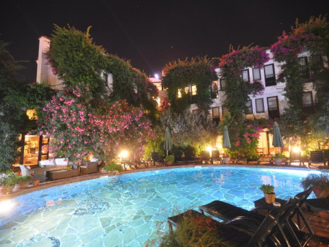 EL VINO HOTEL&SUITES
