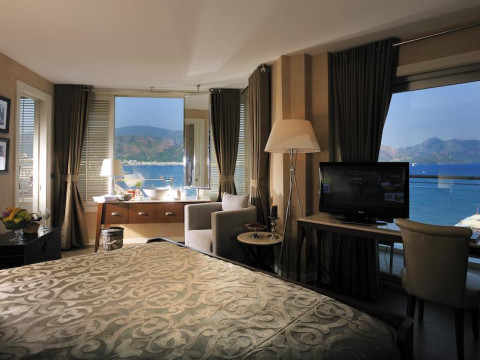 ELEGANCE HOTEL