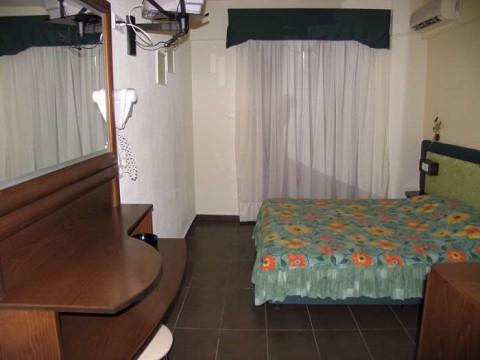 Elinotel Polis
