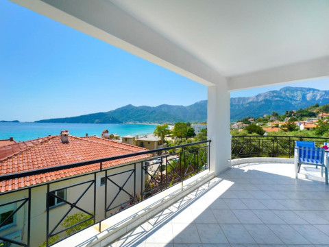 Ellinas Hotel