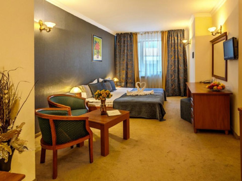EMERALD HOTEL
