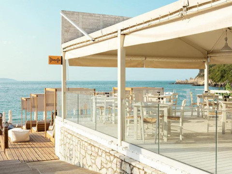Enjoy Lichnos Bay Village Camping & Apartments