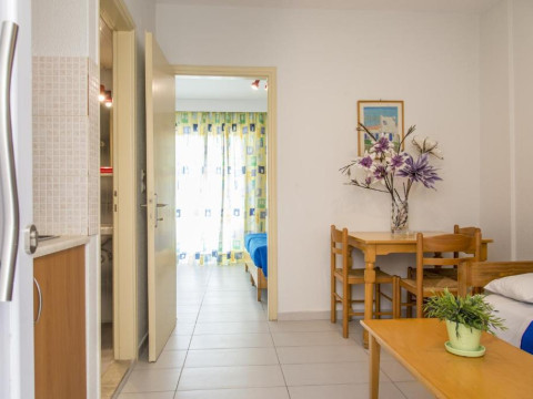Erato Studios and Apartments