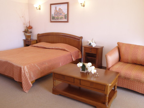 ESTREYA PALACE & RESIDENCE