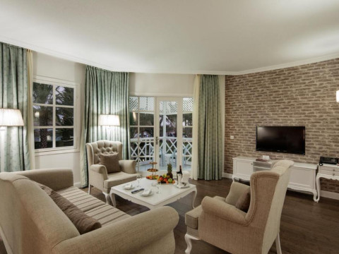 EUPHORIA PALM BEACH