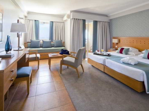Ozadi Altura Beach Resort