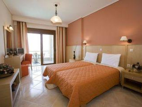 Evia Hotel & Suites