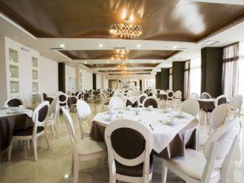 Evia Hotel & Suites