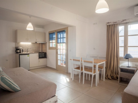 EVINA ROOMS & SUITES HOTEL 
