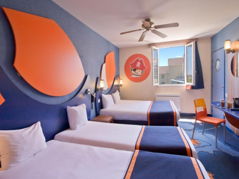 Explorers Hotel