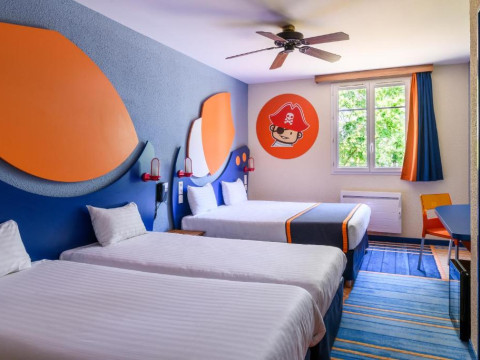 Explorers Hotel