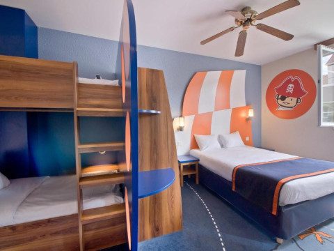 Explorers Hotel