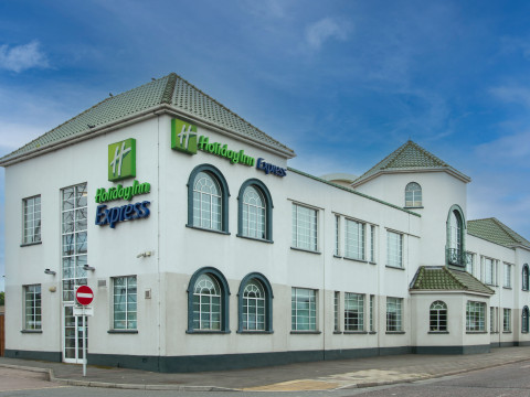 EXPRESS BY HOLIDAY INN CHINGFORD