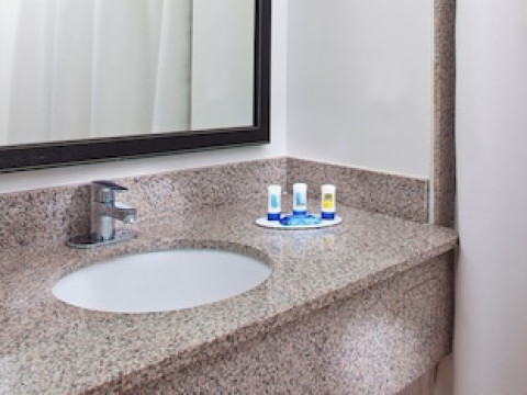 FAIRFIELD INN & SUITES BY MARRIOTT HOUSTON HOBBY AIRPORT.