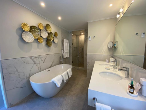 Fairmont Royal Pavilion Hotel