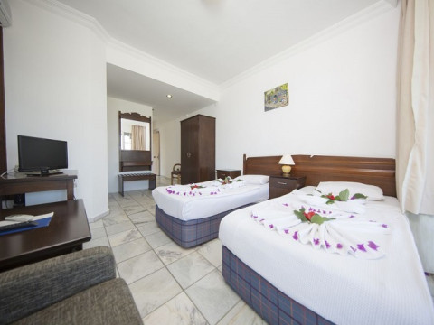 FAMILY BELVEDERE HOTEL